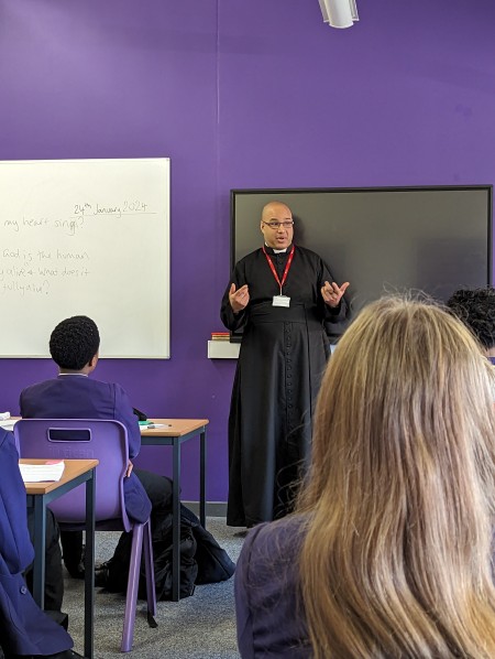 Oliver Patton speaks to students